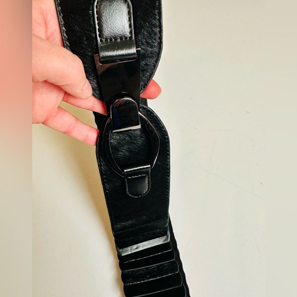 Chico’s Women black belt size M/L/XL mix media hook closure, Newlike